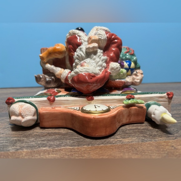 San Francisco Music Box Co The Holly and the Ivy Santa Cats Fireplace  393484 - Picture 4 of 8